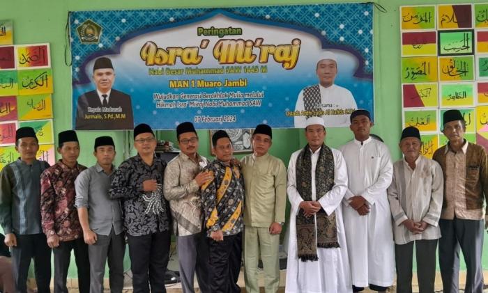 MAN 1 Muaro Jambi Laksanakan Peringatan Isra Miraj