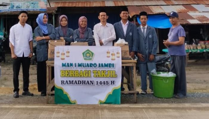 MAN 1 Muaro Jambi Berbagi Tajil di Bulan Ramadhan MAN 1 Muaro Jambi Berbagi Tajil di Bulan Ramadhan