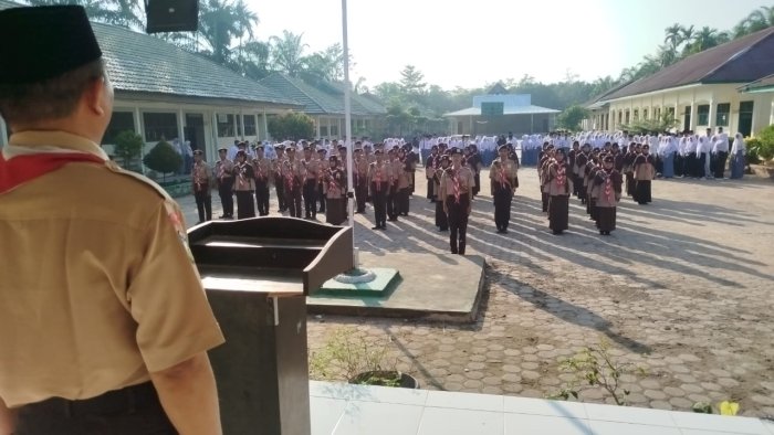 Latihan Pramuka Kembali Bergulir, MAN 1 Muaro Jambi Perkuat Karakter dan Jiwa Kepemimpinan Siswa Latihan Pramuka Kembali Bergulir, MAN 1 Muaro Jambi Perkuat Karakter dan Jiwa Kepemimpinan Siswa