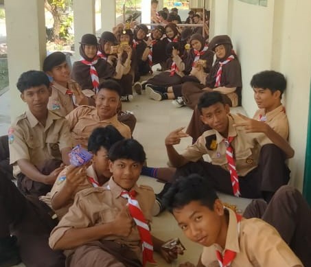 Jumat Sehat Pramuka MAN 1 Muaro Jambi Sajikan Bubur Kacang Hijau