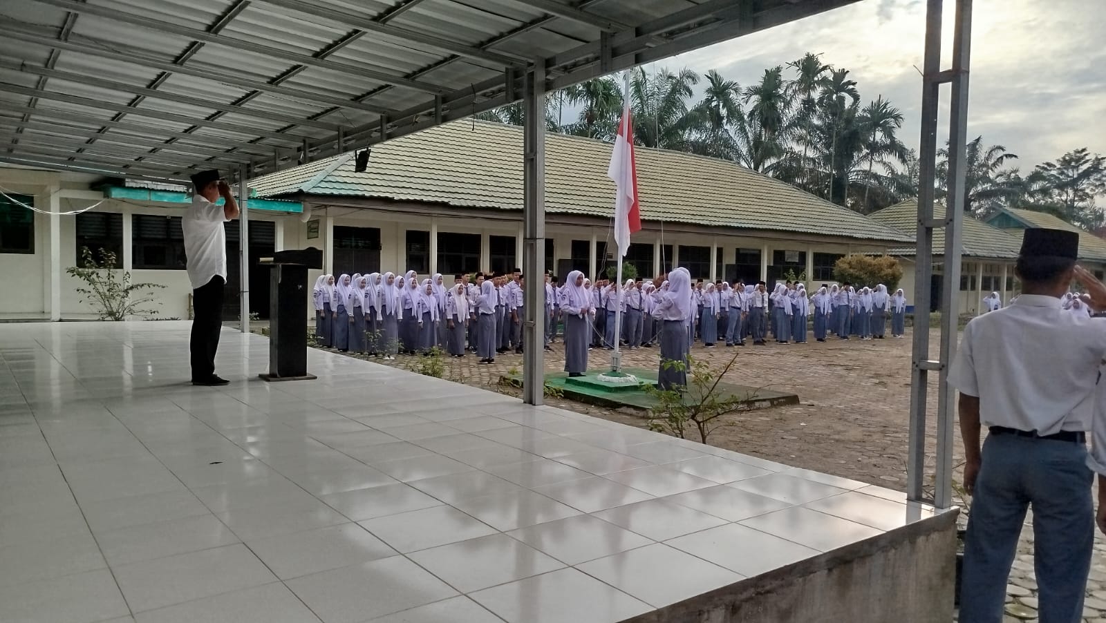 XI C Menjadi Petugas Upacara : Lancar dan Sukses XI C Menjadi Petugas Upacara : Lancar dan Sukses