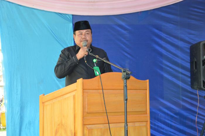 M. IKHBAL AJAK ORANG TUA UNTUK MEYEKOLAHKAN ANAKNYA DI MADRASAH M. IKHBAL AJAK ORANG TUA UNTUK MEYEKOLAHKAN ANAKNYA DI MADRASAH