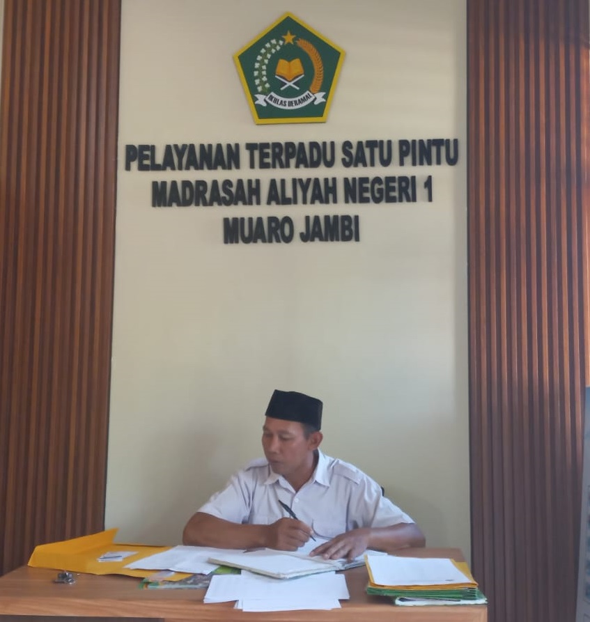 Renovasi Ruang Tata Usaha MAN 1 Muaro Jambi