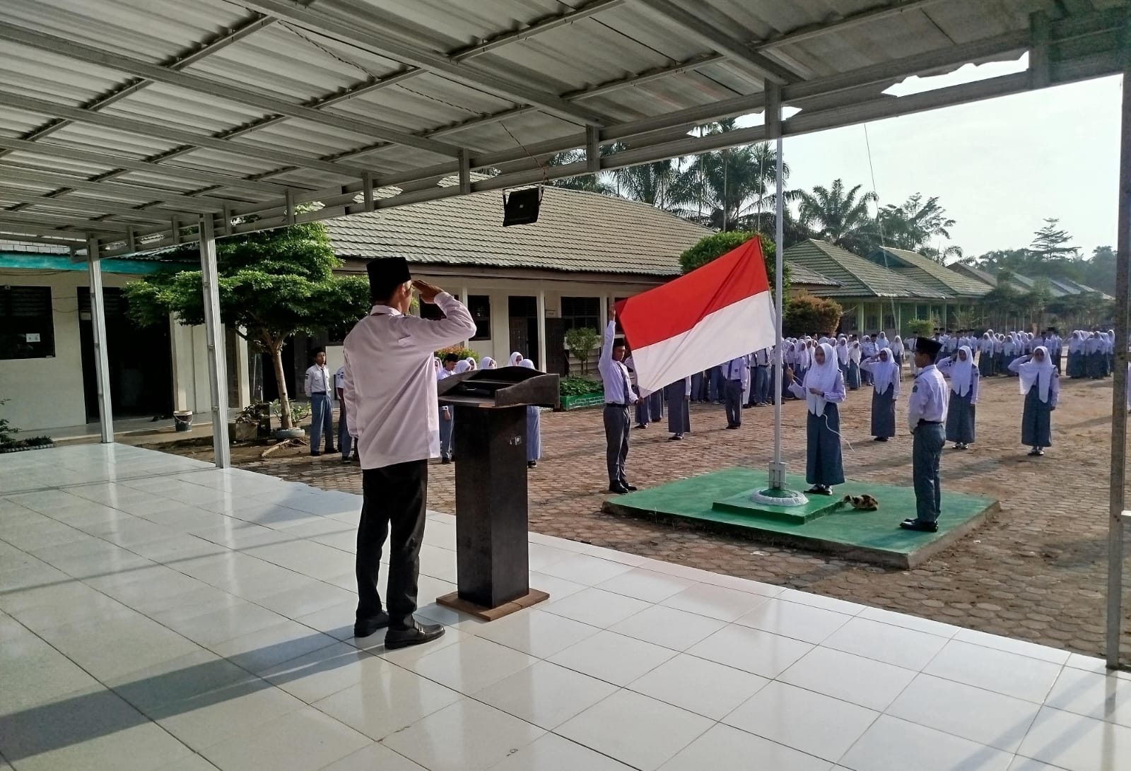 Upacara Peringatan Hari Pahlawan Nasional di MAN 1 Muaro Jambi Upacara Peringatan Hari Pahlawan Nasional di MAN 1 Muaro Jambi