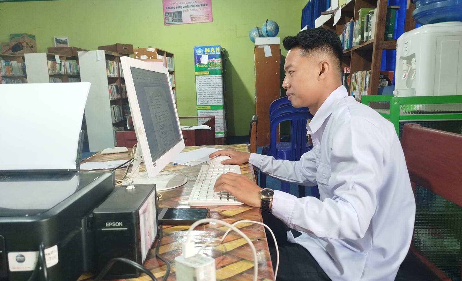 Ardiansyah, Guru Mata Pelajaran Sosiologi  Kebut Buat Perangkat Pembelajaran