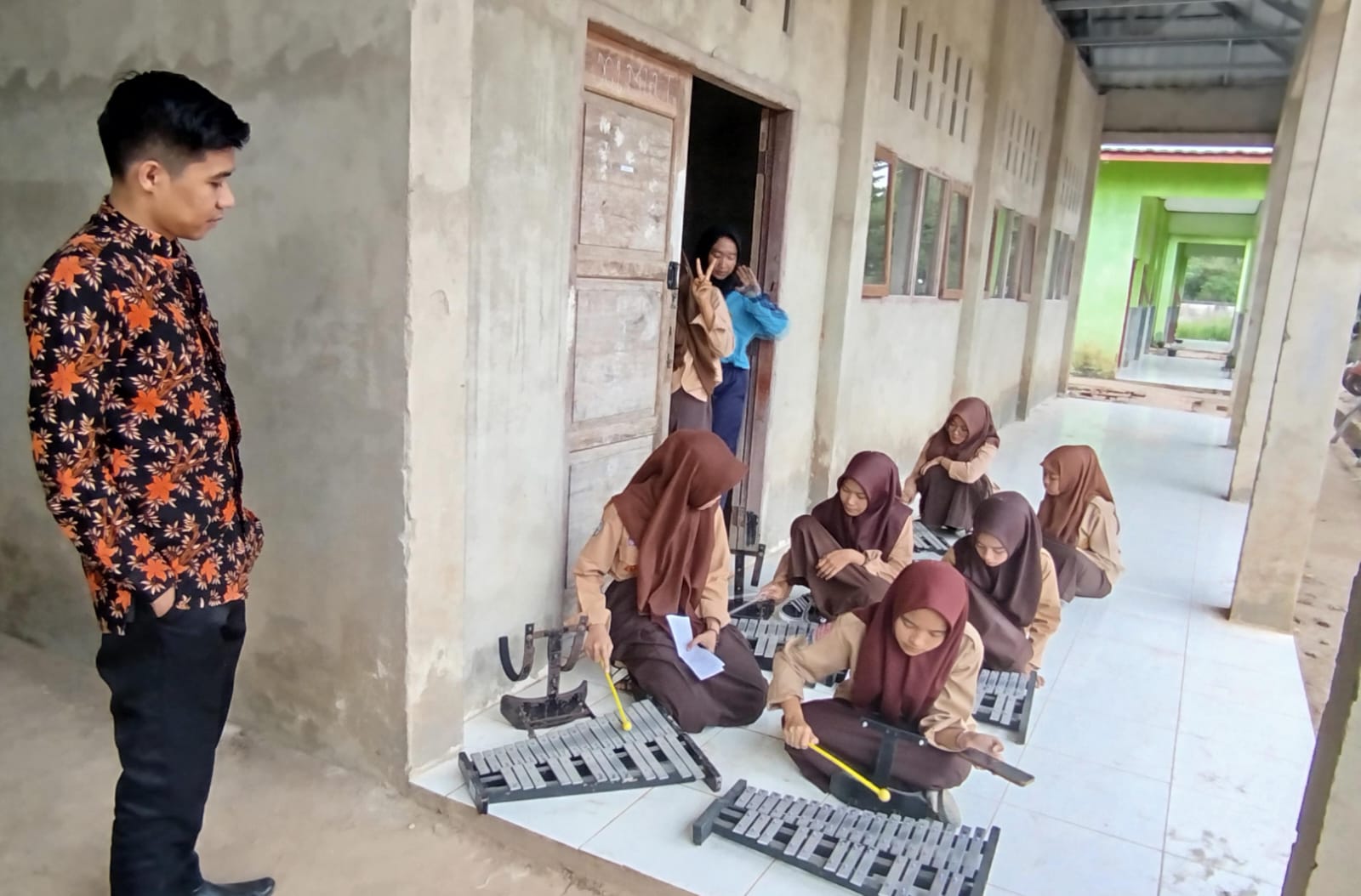 Redi Pembina EkskulKesenian Turun Langsung Pantau Jalannya Kegiatan