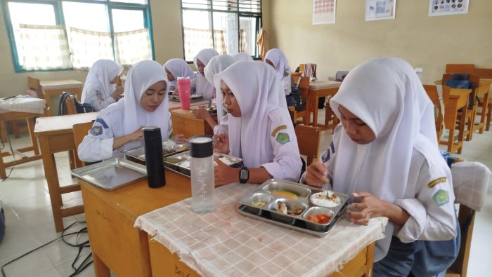 Siswa MAN 1 Muaro Jambi Terima MBG Dua Kali dalam Sehari