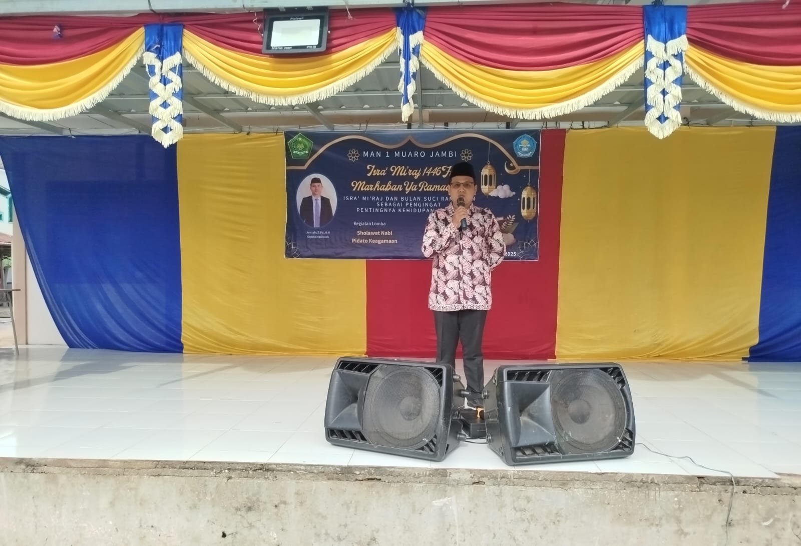 Waka Kurikulum MAN 1 Muaro Jambi membuka Kegiatan Lomba-Lomba Memperingati Isra Miraj