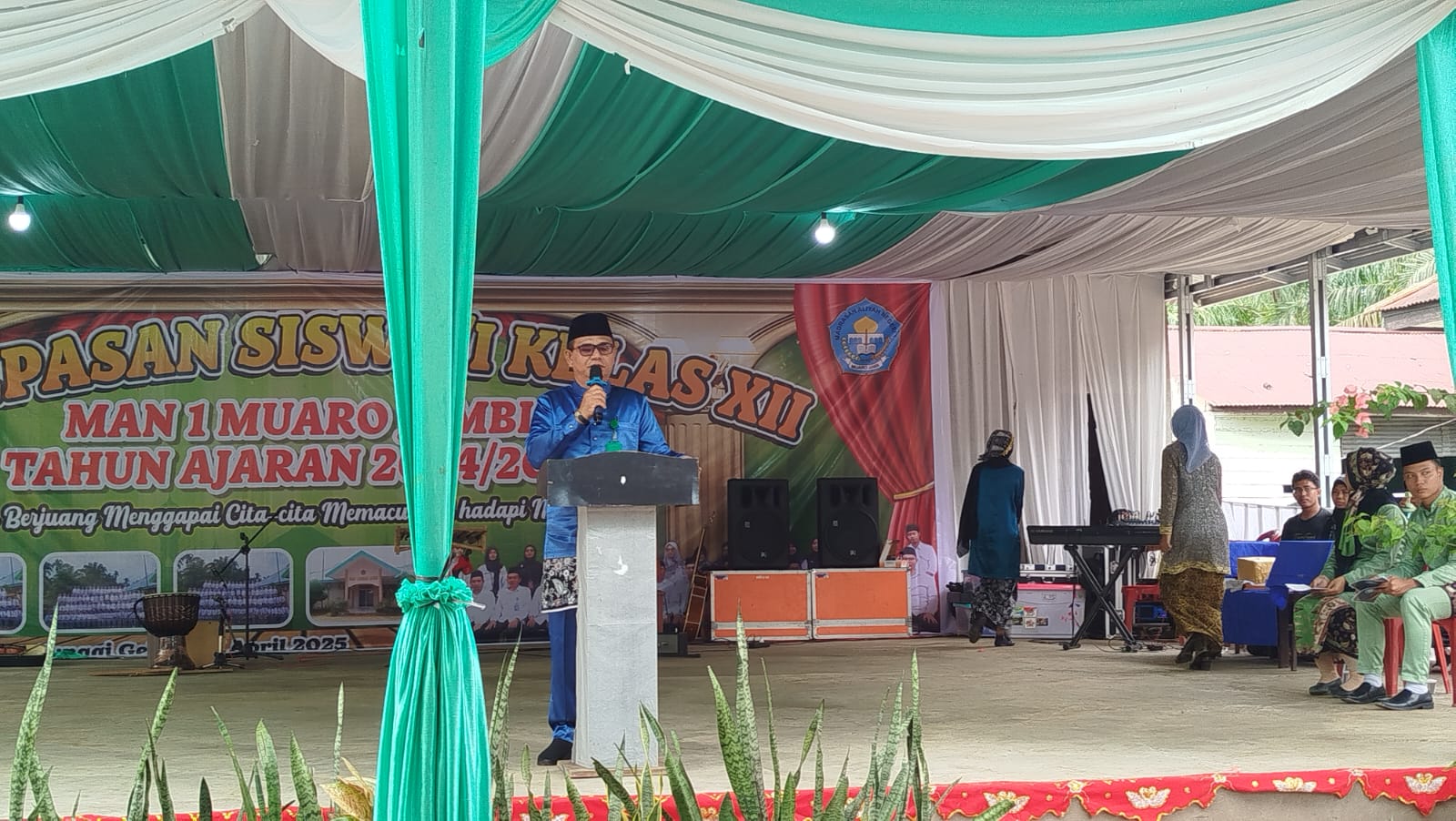 Acara Perpisahan dan Pelepasan Siswa Kelas XII MAN 1 Muaro Jambi Tahun Pelajaran 2024/2025