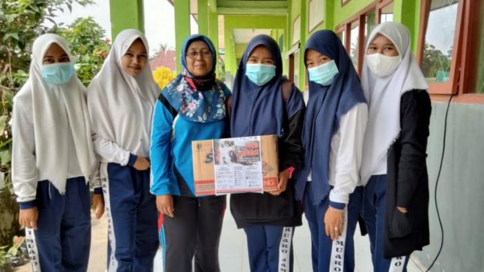 Aksi PMR MAN 1 Muaro Jambi Melakukan Penggalangan Dana untuk Korban Bencana Alam Aksi PMR MAN 1 Muaro Jambi Melakukan Penggalangan Dana untuk Korban Bencana Alam