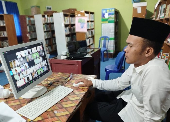 Demi KBM Tetap Berjalan, MAN 1 Muaro Jambi Terapkan Pembelajaran Daring di Tengah Asap Karhutla Demi KBM Tetap Berjalan, MAN 1 Muaro Jambi Terapkan Pembelajaran Daring di Tengah Asap Karhutla