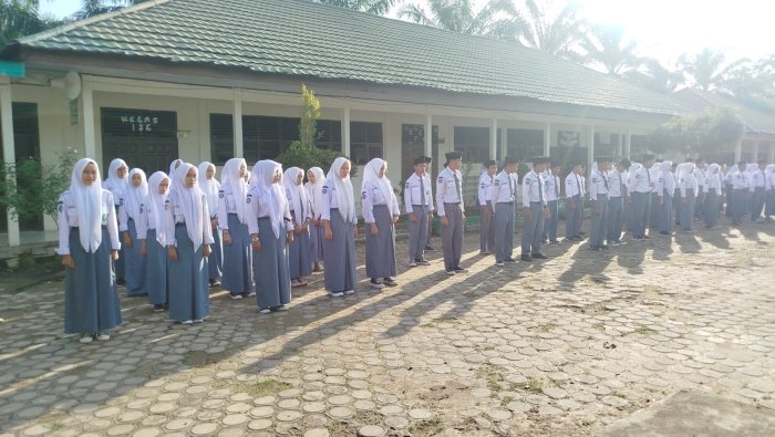 Dari Latihan Istirahat ke Lapangan Upacara, Kelas XB Tunjukkan Percaya Diri Dari Latihan Istirahat ke Lapangan Upacara, Kelas XB Tunjukkan Percaya Diri