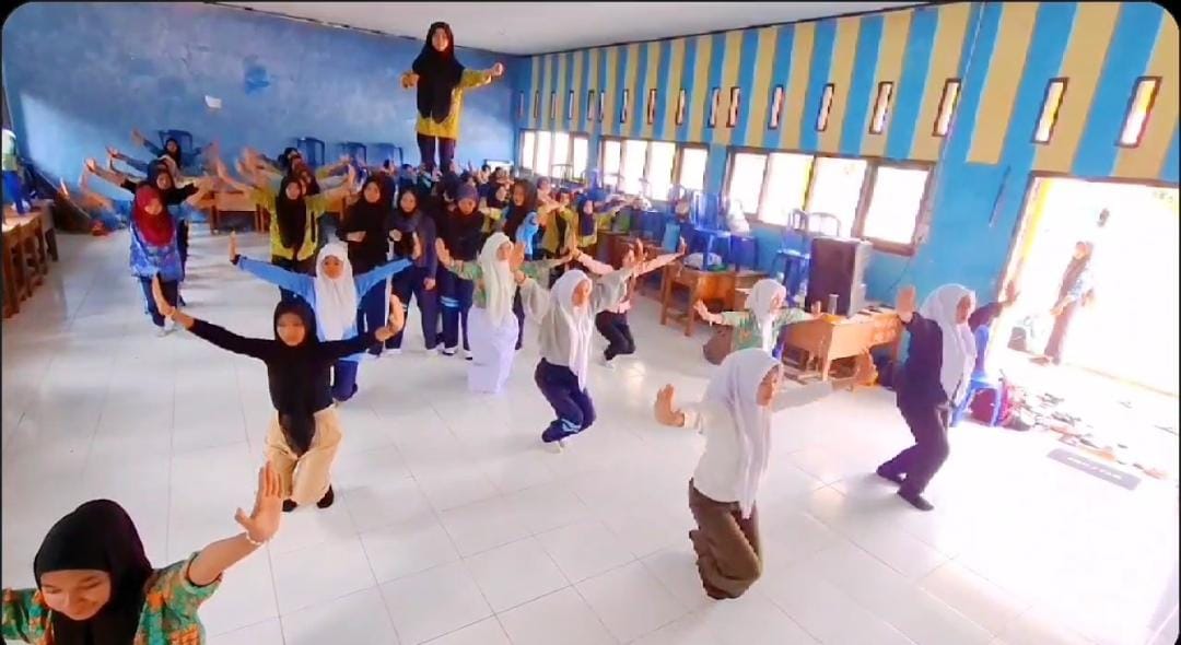 Pekan kedua Kegiatan Ekstrakurikuler Kesenian Ajarkan Tarian Kolosal