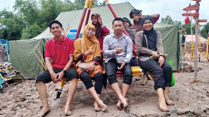 Peserta Perata Pramuka MAN 1 Muaro Jambi di Bukit Cinta Kenang