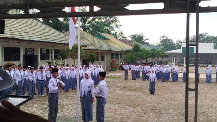 21 Siswa MAN 1 Muaro Jambi Terima Bantuan PIP Tahap I Tahun 2026 21 Siswa MAN 1 Muaro Jambi Terima Bantuan PIP Tahap I Tahun 2026