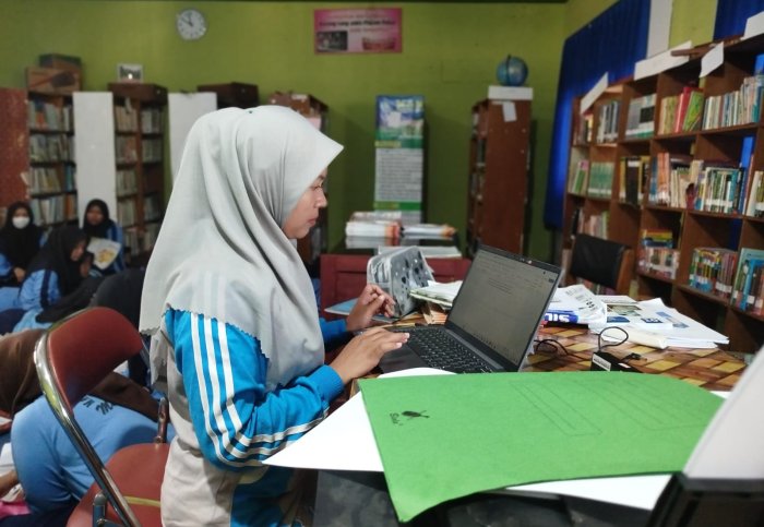 Mahasiswa PPG Unja Asal MAN 1 Muaro Jambi Bersiap Hadapi UKIN dan UP melalui Zoom Meeting  Paragraf 1