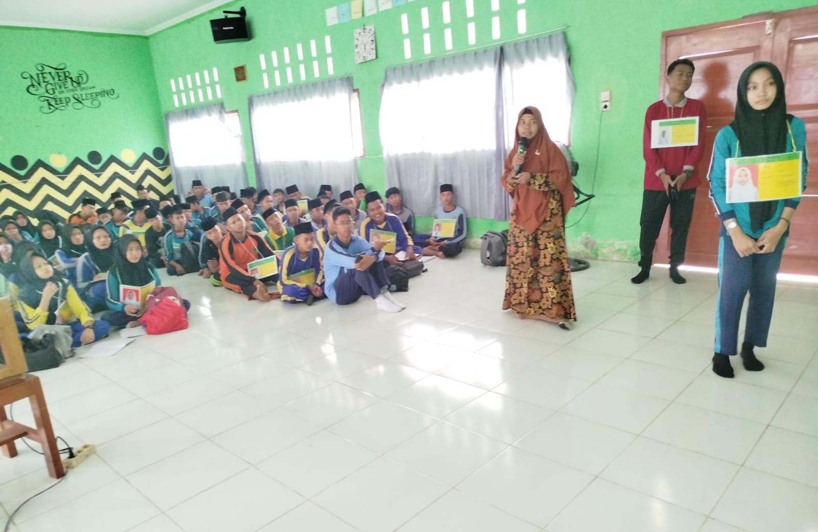 Materi Matsama : Budaya dan Kehidupan Hidup di Madrasah Materi Matsama : Budaya dan Kehidupan Hidup di Madrasah