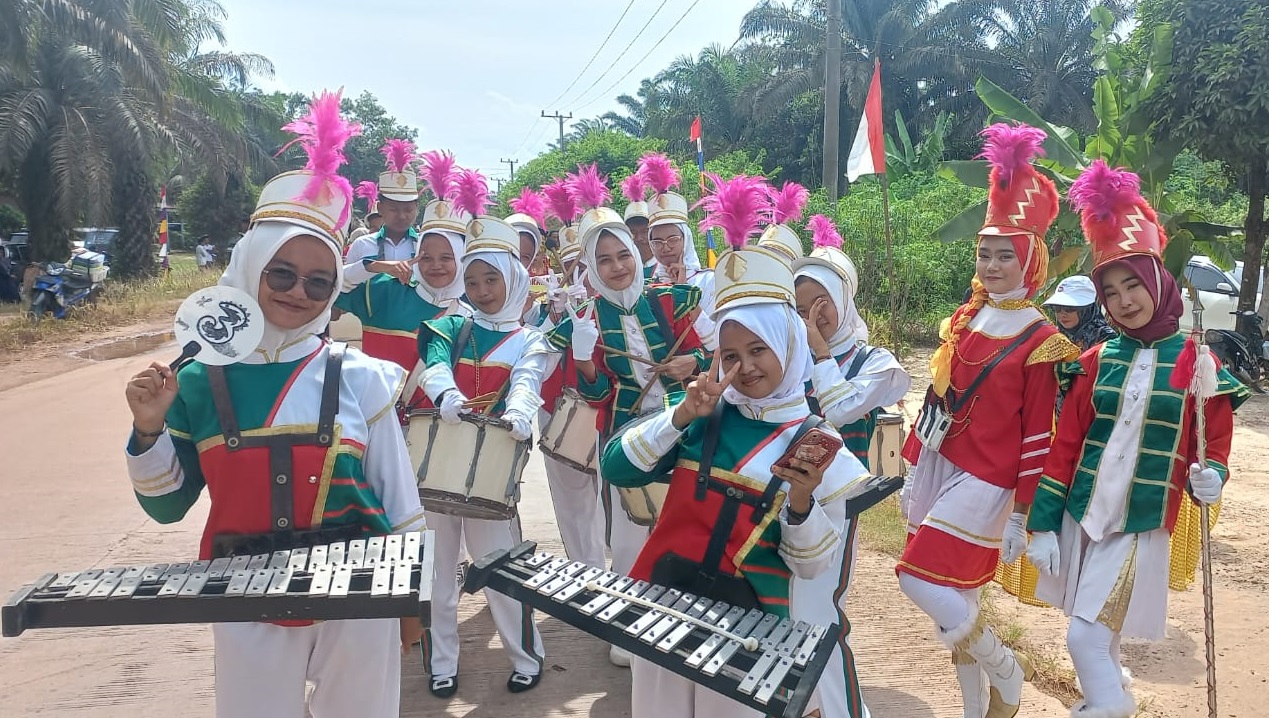 Drum Band MAN 1 Muaro Jambi Ikut Pawai Pembukaan MTQ