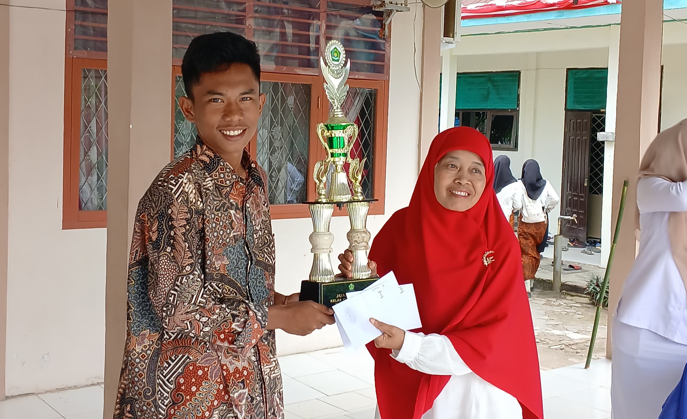 Kelas XI B Juara Umum Kelas Percontohan 7k Kelas XI B Juara Umum Kelas Percontohan 7k