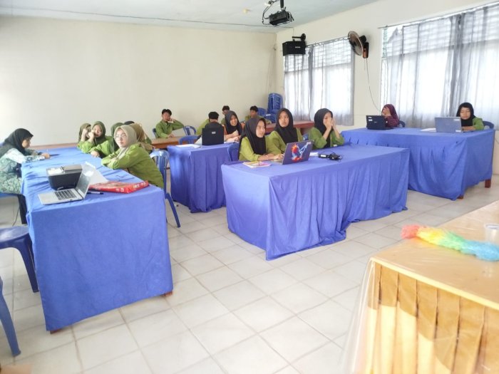 18 Siswa Siap Berjuang, MAN 1 Muaro Jambi Matangkan Strategi Jelang OMI 2026 18 Siswa Siap Berjuang, MAN 1 Muaro Jambi Matangkan Strategi Jelang OMI 2026