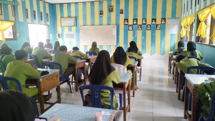 Kedisiplinan Siswa Warnai Asesmen Hari Kelima di MAN 1 Muaro Jambi Kedisiplinan Siswa Warnai Asesmen Hari Kelima di MAN 1 Muaro Jambi