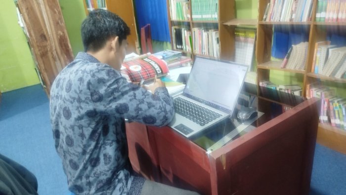 Guru MAN 1 Muaro Jambi Fokus Input Nilai RDM Jelang Pencetakan Rapor