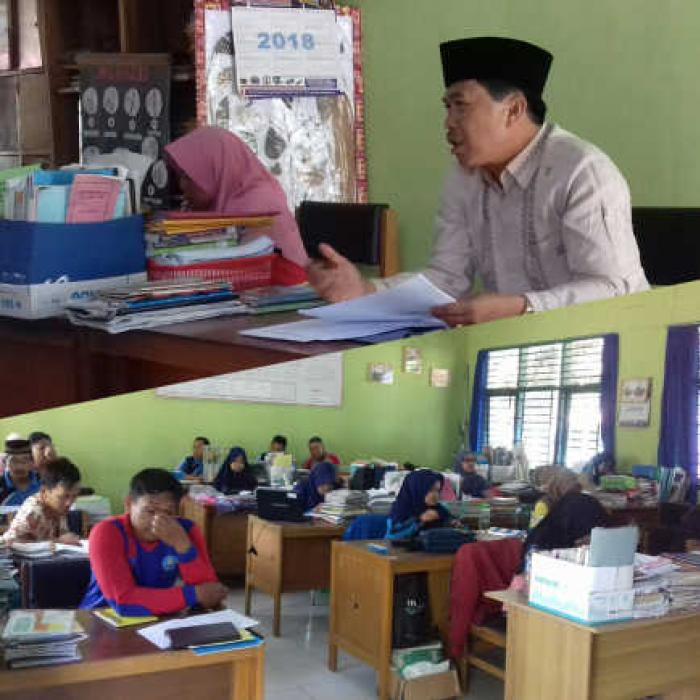 Nurzal Pimpin Rapat Persiapan Ujian Semester Genap Nurzal Pimpin Rapat Persiapan Ujian Semester Genap