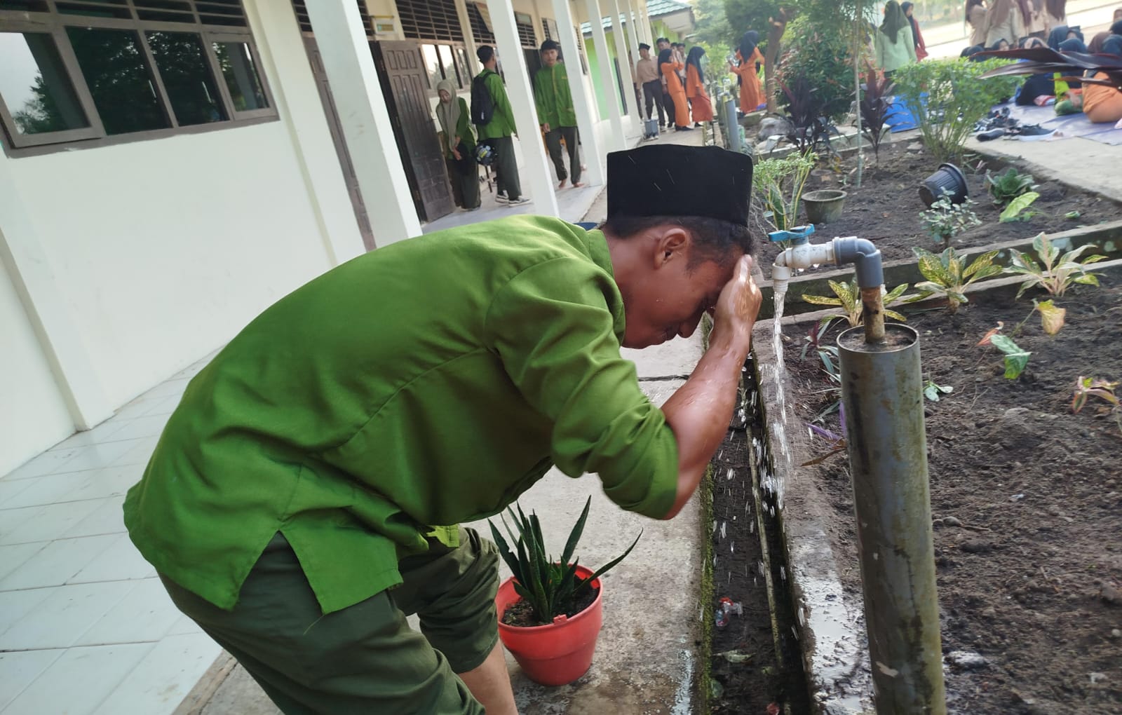 Pembiasaan Sholat Dzuhur Berjamaah, Demi Meningkatkan Kedisiplinan Siswa MAN 1 Muaro Jambi