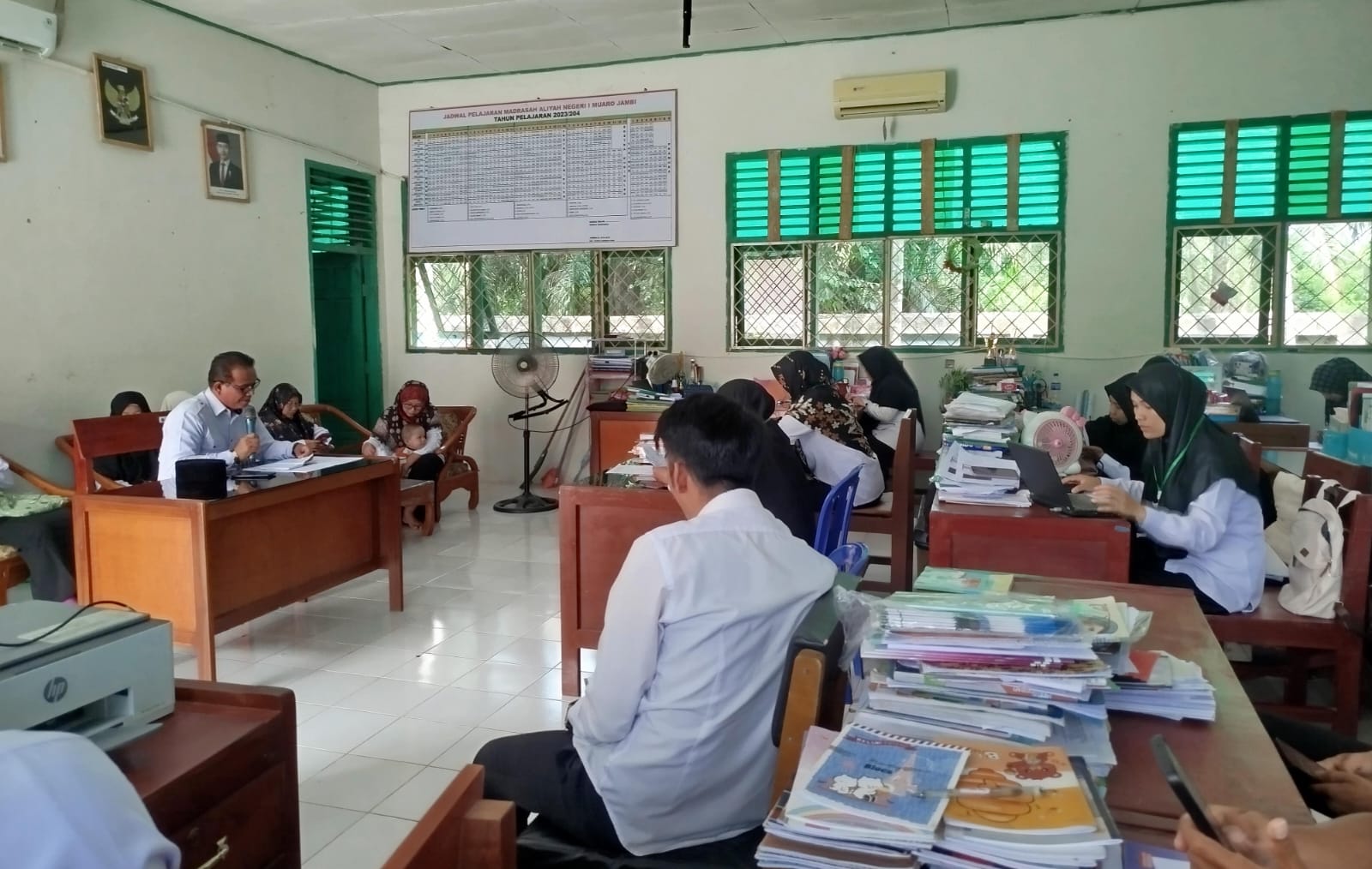 Kepala Madrasah Pimpin  Rapat Persiapan Penilaian Akhir Semester