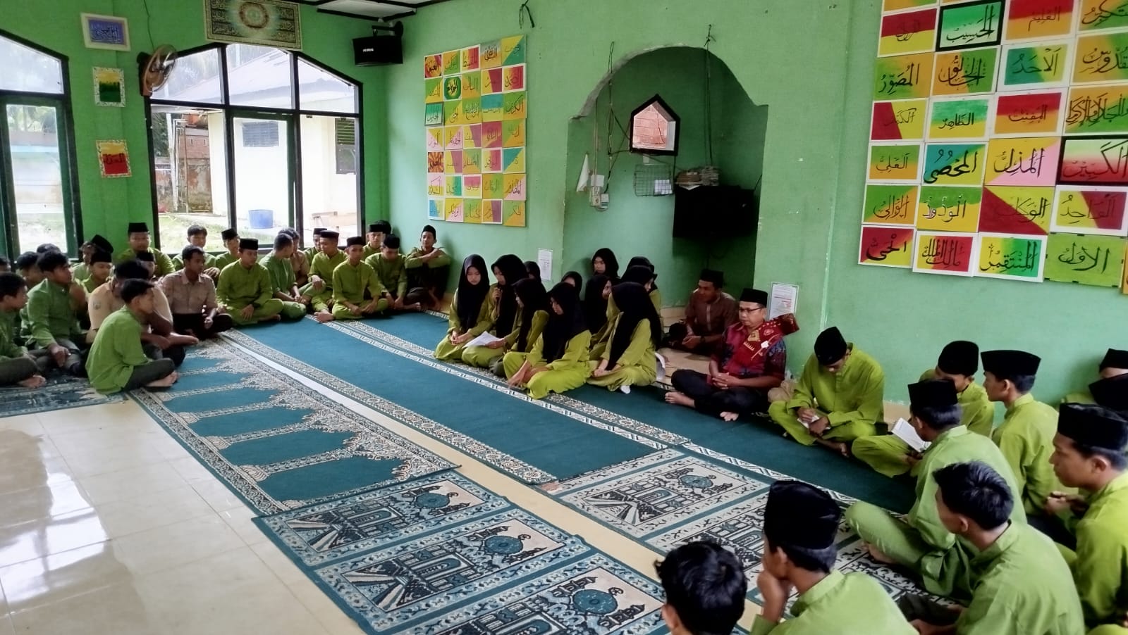 Transformasi Rutinitas Muhadharah Siswa MAN 1 Muaro Jambi dalam Pendidikan Karakter