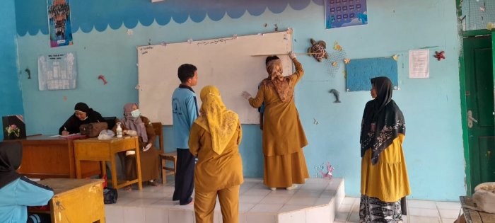 Tim Puskesmas Tangkit Lakukan Pemeriksaan Berkala, Madrasah Sambut dengan Penuh Antusias