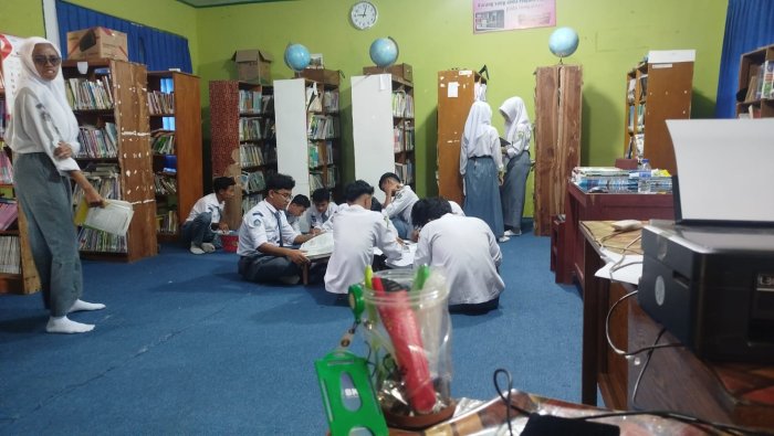 Menjelang Ujian, Siswa MAN 1 Muaro Jambi Giat Belajar di Perpustakaan