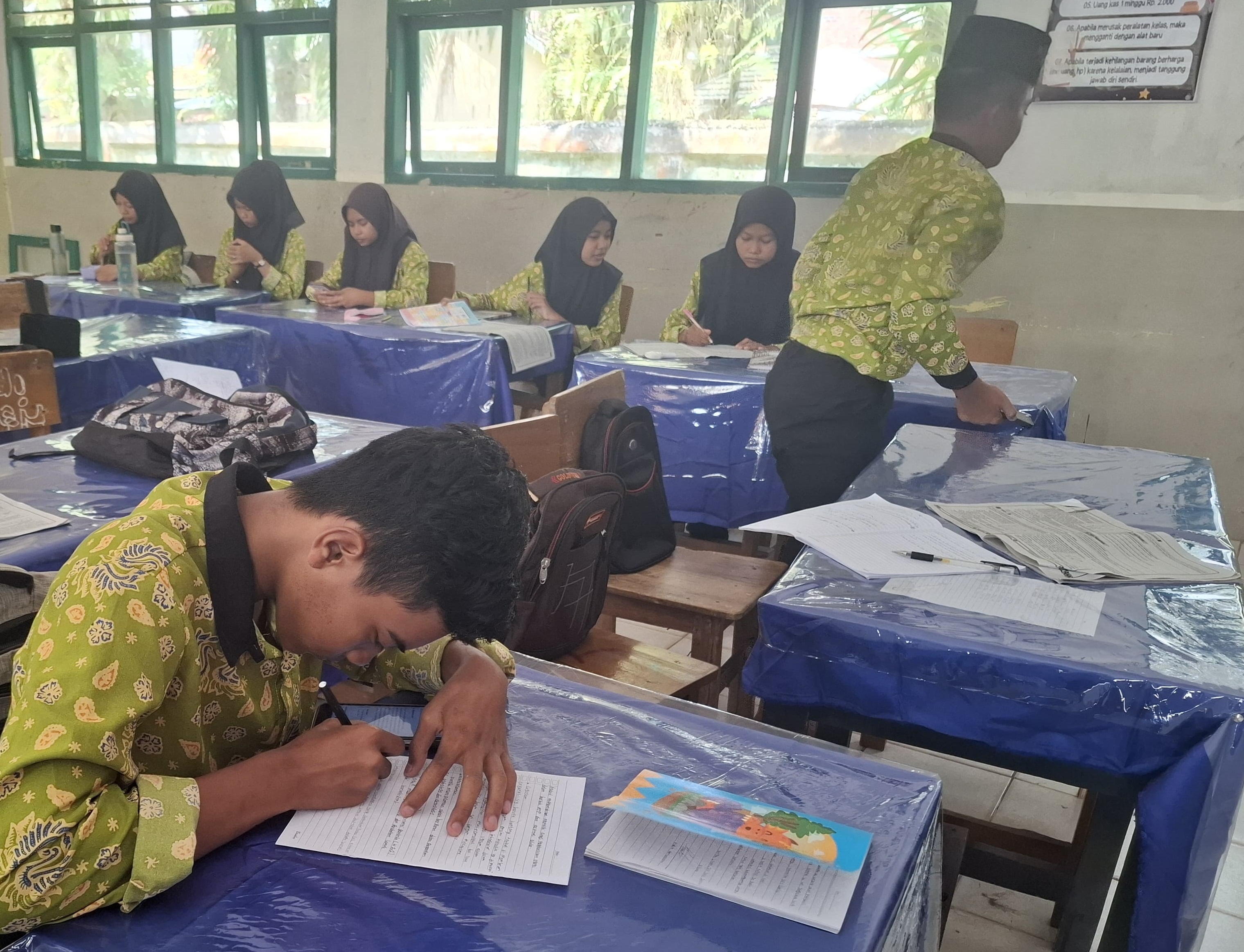 Manfaatkan Waktu Istirahat untuk Belajar Manfaatkan Waktu Istirahat untuk Belajar