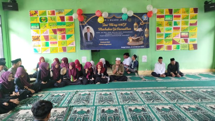 Ekstrakurikuler Keagamaan MAN 1 Muaro Jambi Berjalan Tertib, Siswa Matangkan Persiapan Muhadhoroh Ekstrakurikuler Keagamaan MAN 1 Muaro Jambi Berjalan Tertib, Siswa Matangkan Persiapan Muhadhoroh