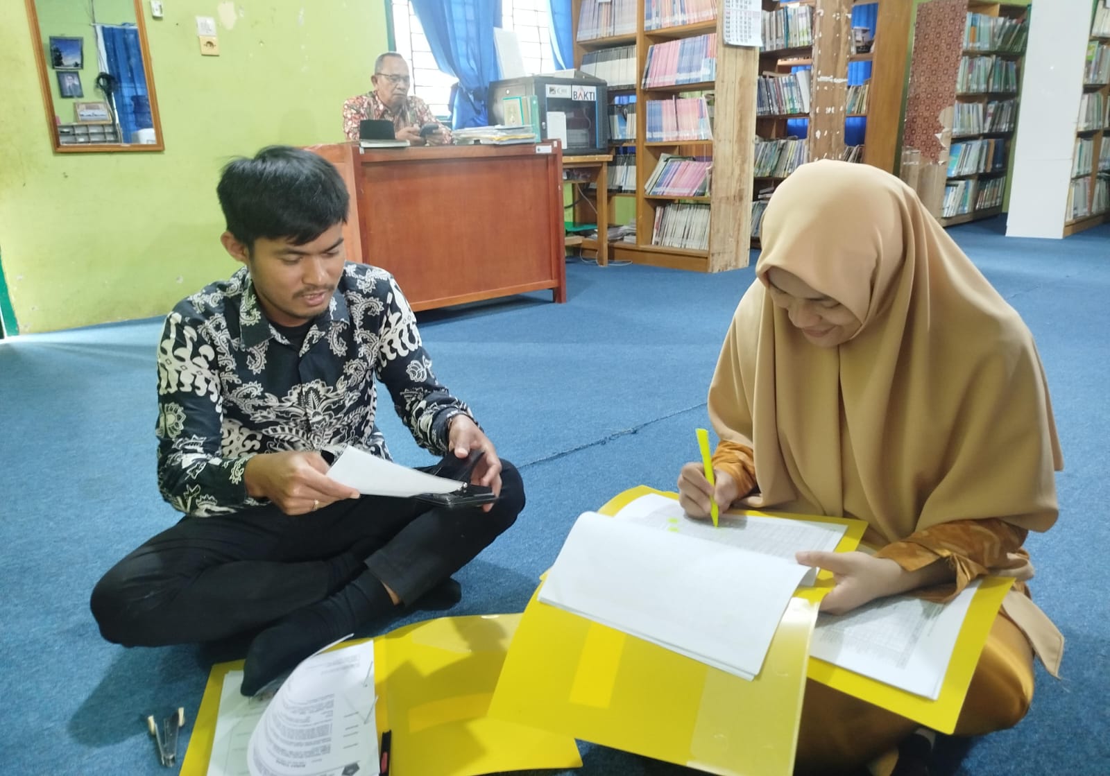 Para Peserta Calon PPG MAN 1 Muaro Jambi Menyaipak Berkas Para Peserta Calon PPG MAN 1 Muaro Jambi Menyaipak Berkas