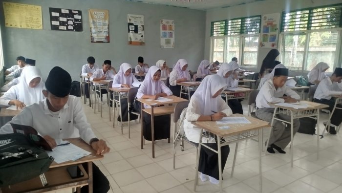MAN 1 Muaro Jambi Pastikan Seluruh Ruang Kelas Siap Digunakan pada Tahun Pelajaran 2026/2027 MAN 1 Muaro Jambi Pastikan Seluruh Ruang Kelas Siap Digunakan pada Tahun Pelajaran 2026/2027