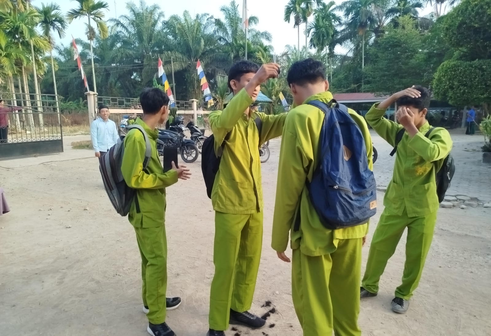 Razia untuk Tegakkan Kedisiplinan Siswa