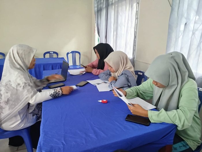 Tia Siti Wirya, S.Pd. Dampingi Siswa MAN 1 Muaro Jambi pada OMI Bidang Geografi Tia Siti Wirya, S.Pd. Dampingi Siswa MAN 1 Muaro Jambi pada OMI Bidang Geografi