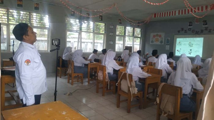 uasana Kelas XII B Hidup Saat Uji Kinerja Guru Bahasa Arab Direkam