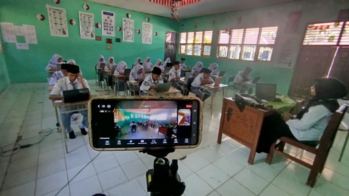 Sesi Kedua TKA Berlangsung Kondusif dan Efisien di MAN 1 Muaro Jambi