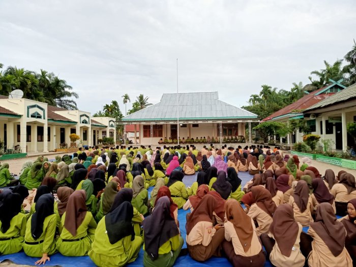 MAN 1 Muaro Jambi Lakukan Investigasi Terhadap Siswa Terlambat MAN 1 Muaro Jambi Lakukan Investigasi Terhadap Siswa Terlambat