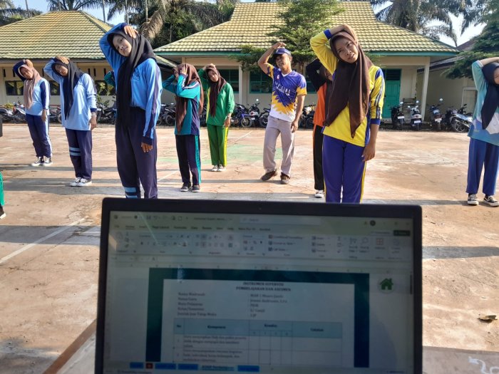 Supervisi Mengajar PJOK di MAN 1 Muaro Jambi, Guru Dapat Masukan Berharga