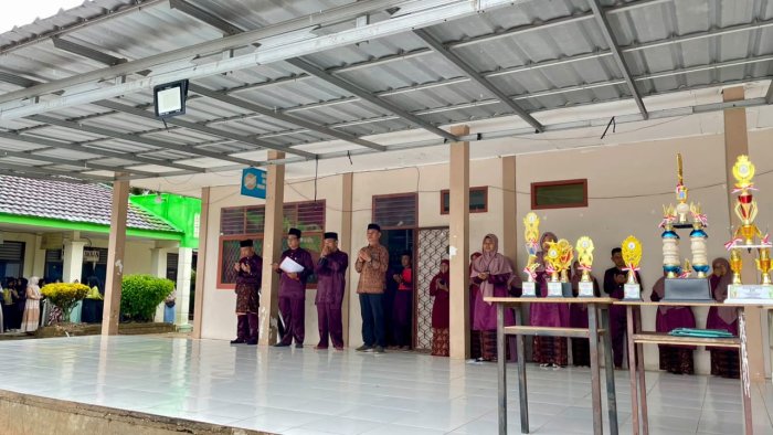 Kepala MAN 1 Muaro Jambi Teruskan Informasi Jadwal Libur Semester Genap Kepala MAN 1 Muaro Jambi Teruskan Informasi Jadwal Libur Semester Genap