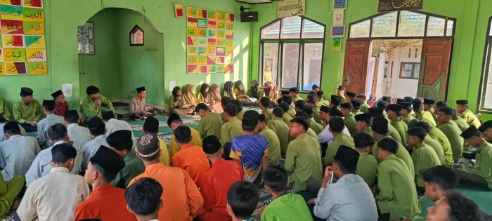 Pembiasaan Jumat Pagi, MAN 1 Muaro Jambi Tanamkan Karakter Religius Melalui Yasin dan Tahlil Pembiasaan Jumat Pagi, MAN 1 Muaro Jambi Tanamkan Karakter Religius Melalui Yasin dan Tahlil