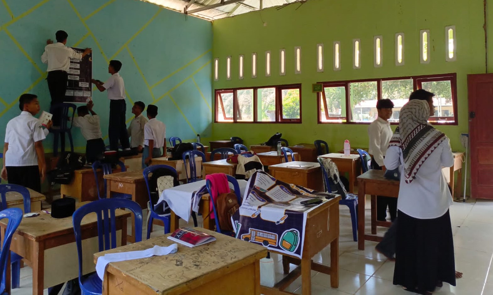 Kelas X4 Lakukan Pemasangan Struktur dan Kelengkapan Kelas