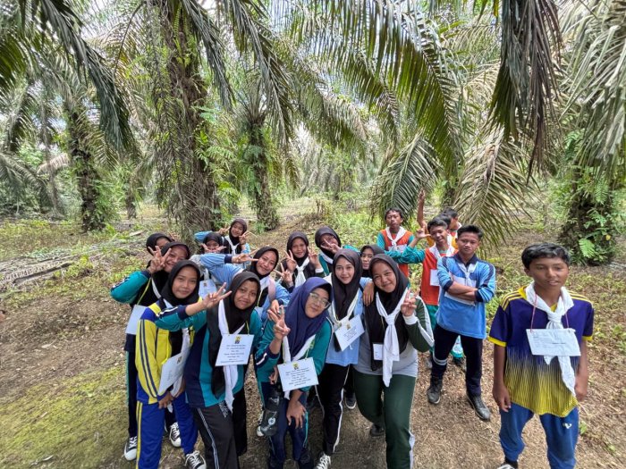 Petualangan Hijau: Peserta PTW Jelajahi Alam Sungai Gelam