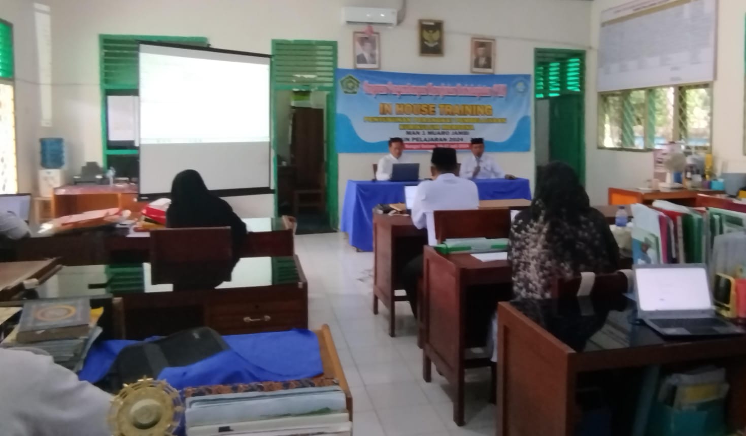 Kepala Madrasah Buka Kegiatan IHT Penyusunan Perangkat Pembelajaran Kumer