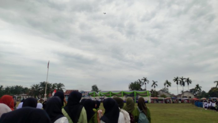 MAN 1 Muaro Jambi Berpartisipasi Aktif dalam Upacara Hari Santri Nasional di Petaling