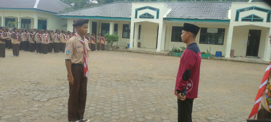 Ardiansyah,S.Hum, Pembina Pramuka Pimpin Apel