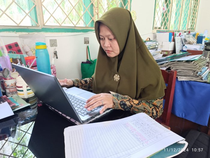 Guru MAN 1 Muaro Jambi Manfaatkan WFA untuk Persiapan Ujian Madrasah